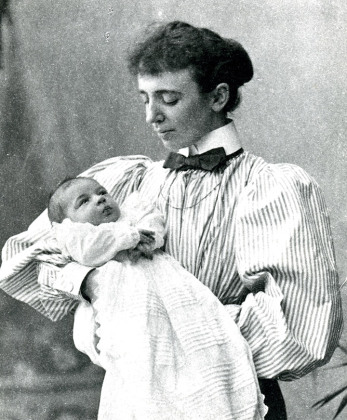 Ethel Cooper bei der Taufe ihres Neffen Howard im Jahr 1896