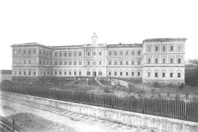 Das psychiatrische Krankenhaus S. Niccolò in Siena um die Jahrhundertwende