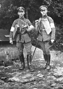 Ernst Jünger (links) mit Leutnant von Kienitz im Jahr 1917