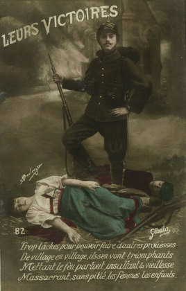 Eine französische Propaganda-Postkarte schildert den deutschen Vormarsch durch Belgien und Frankreich als einen blutigen Feldzug gegen unschuldige Opfer.