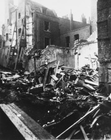 Zerstörte Häuser im Osten Londons nach einem Zeppelin-Angriff, 14. Oktober 1915
