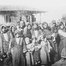 Verwitwete Armenierinnen mit ihren Kindern, 1915