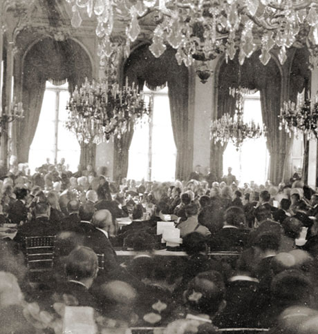 Eine Plenarsitzung der Pariser Friedenskonferenz im französischen Außenministerium