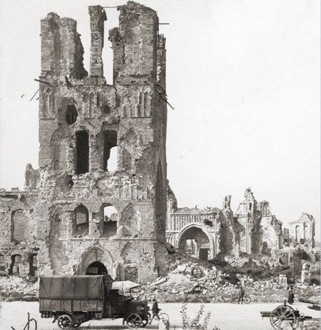 Die Ruine der Kathedrale von Ypern