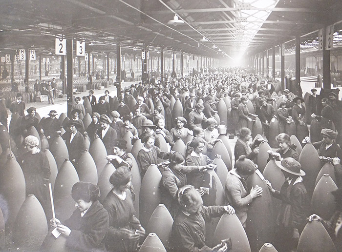 Arbeiterinnen in einem britischen Rüstungsbetrieb